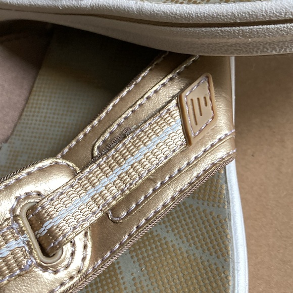 Clarks Women's Gold Sandals - Picture 3 of 6